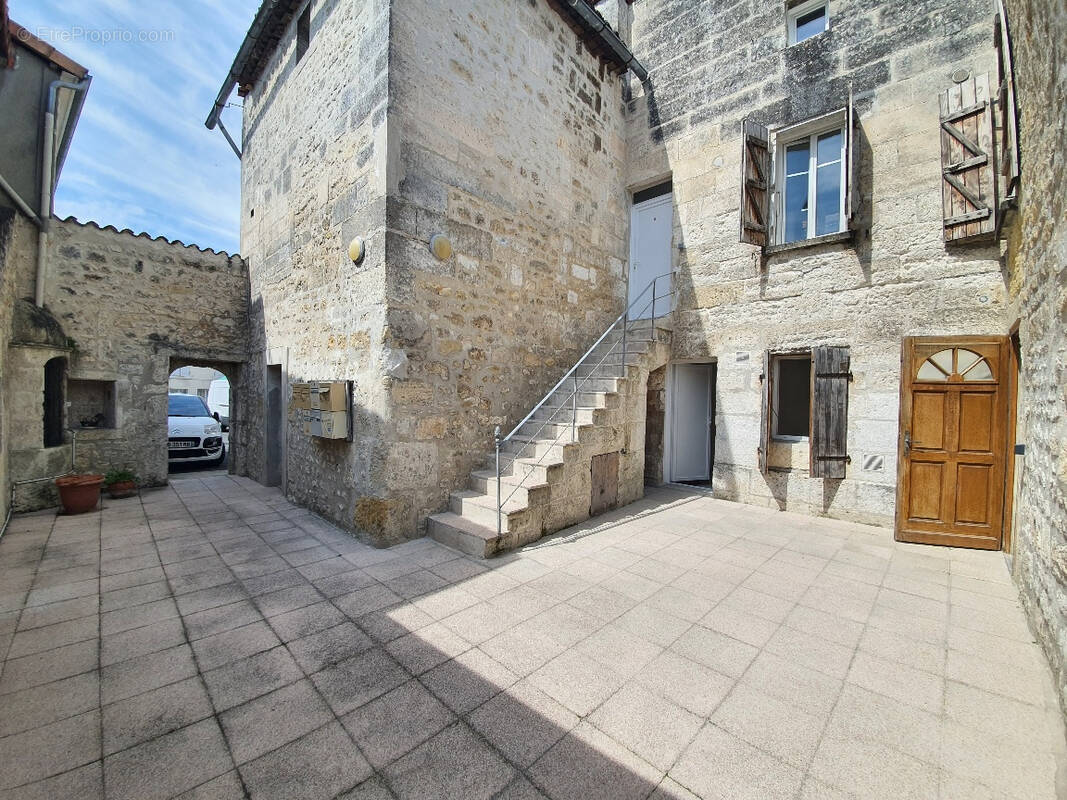 Appartement à LA COURONNE