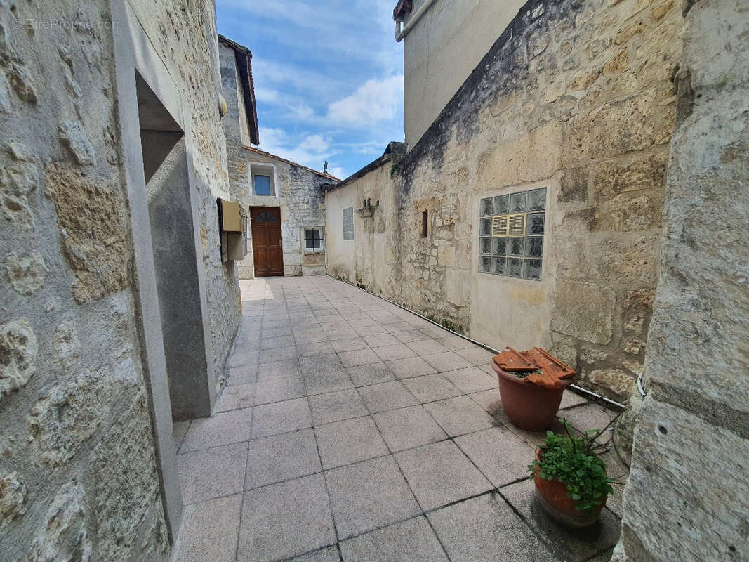 Appartement à LA COURONNE