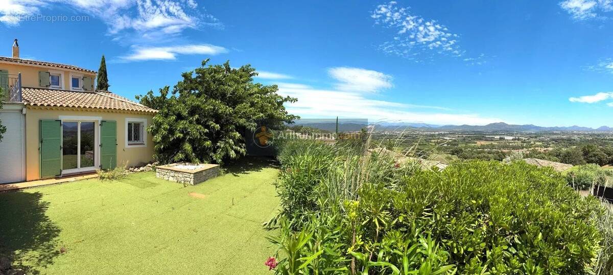 Maison à ROQUEBRUNE-SUR-ARGENS