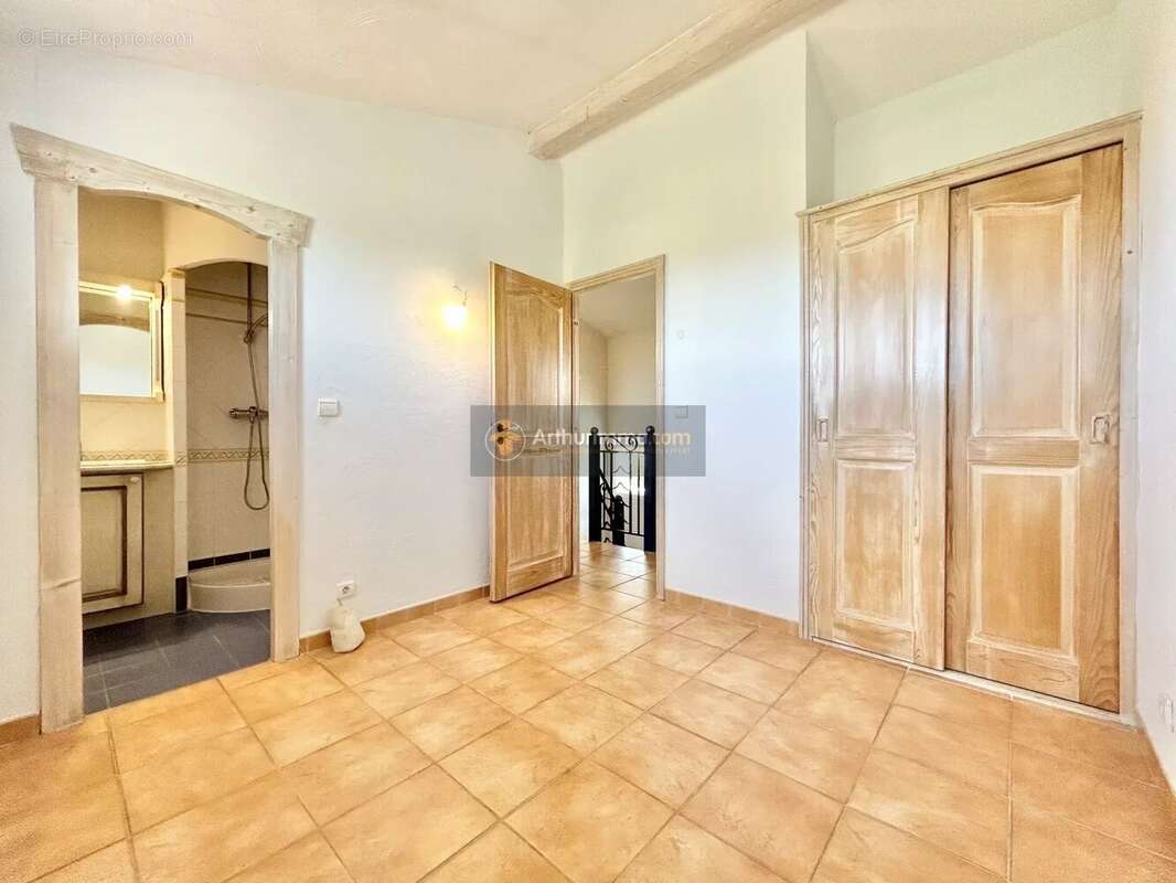 Maison à ROQUEBRUNE-SUR-ARGENS