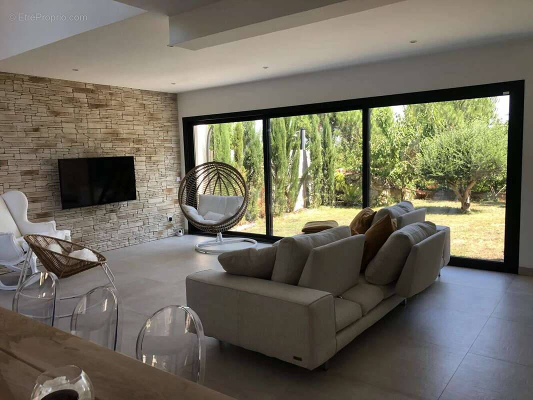 Maison à LE MESNIL-LE-ROI