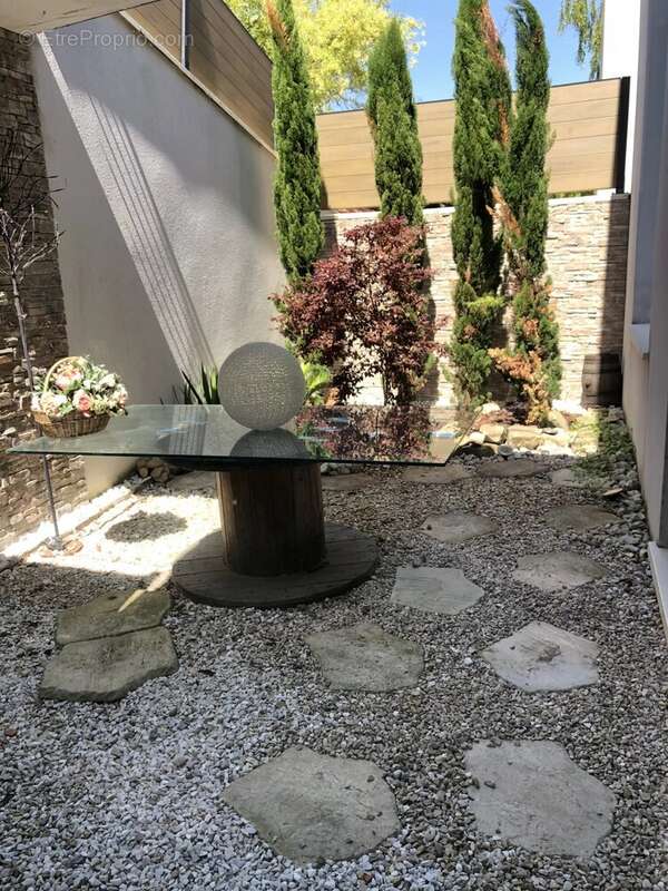 Maison à LE MESNIL-LE-ROI