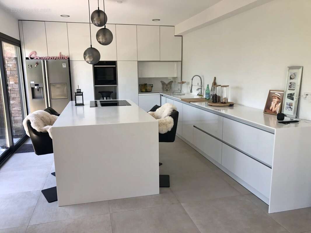 Maison à LE MESNIL-LE-ROI