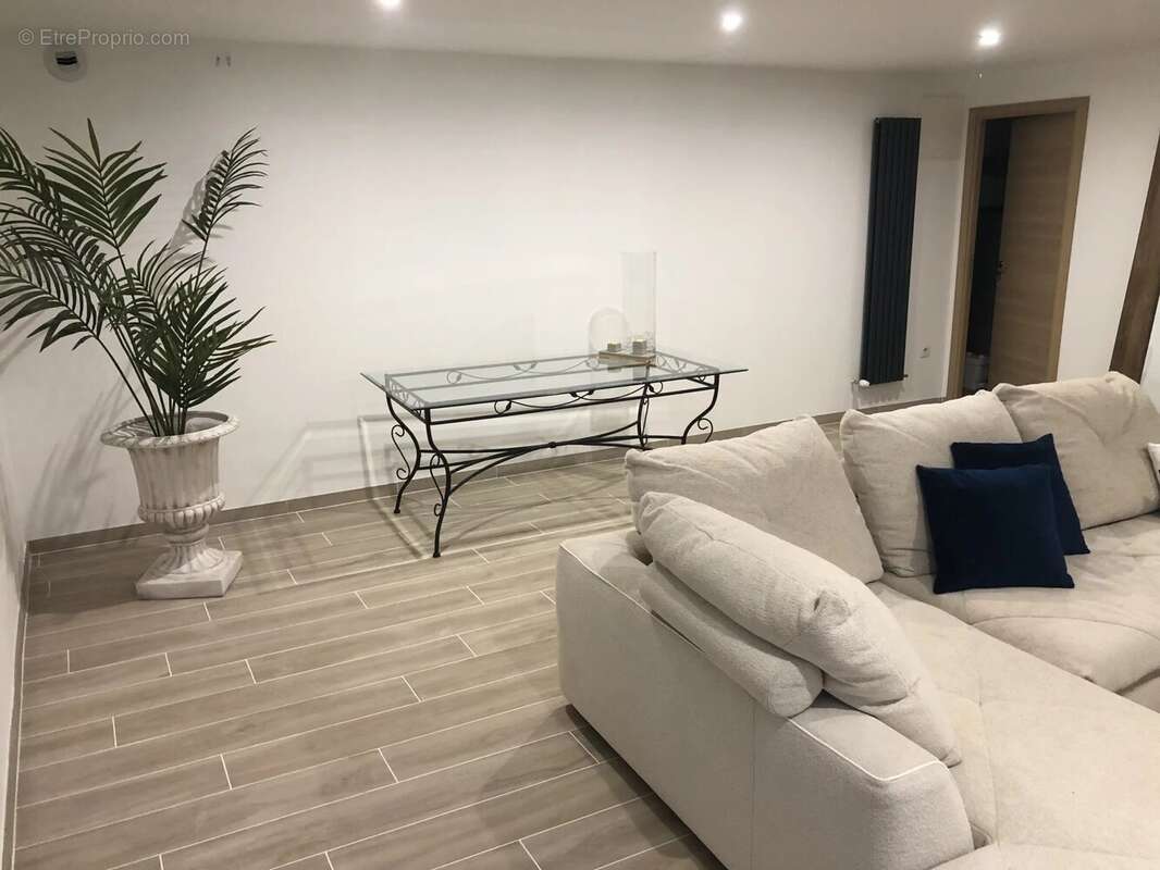 Maison à LE MESNIL-LE-ROI