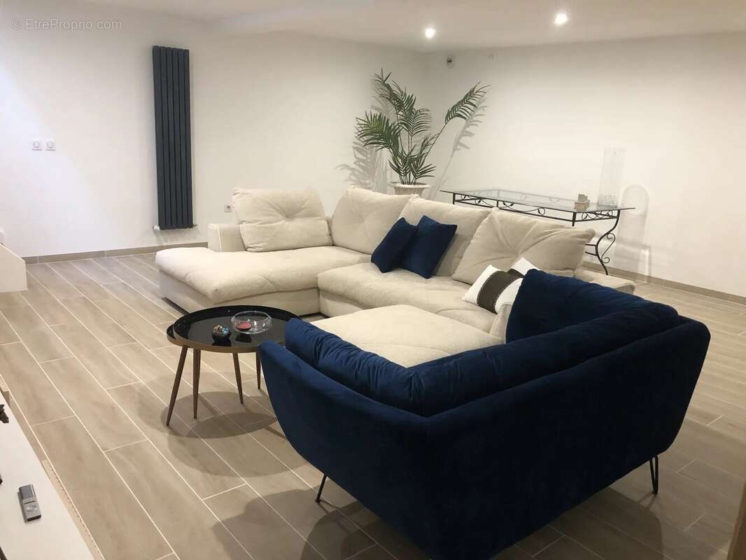 Maison à LE MESNIL-LE-ROI