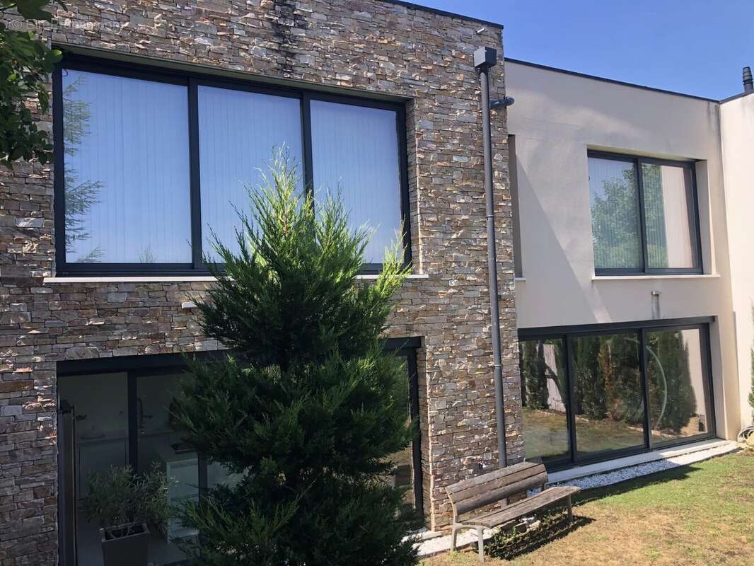 Maison à LE MESNIL-LE-ROI