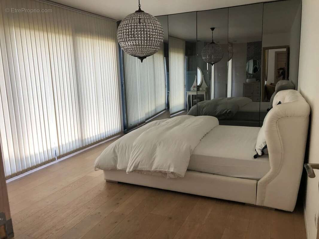 Maison à LE MESNIL-LE-ROI