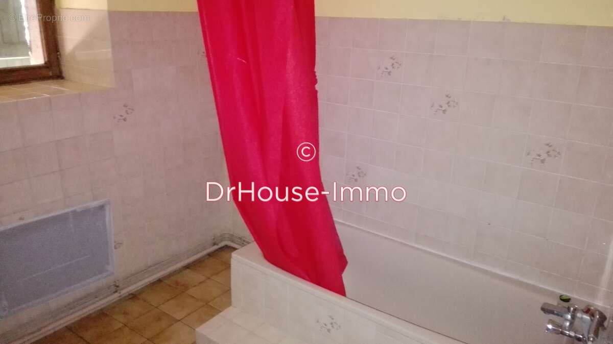 Appartement à COMBEAUFONTAINE