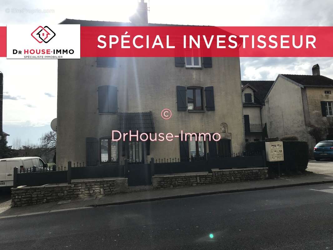 Appartement à COMBEAUFONTAINE