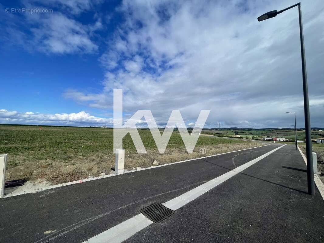 Terrain à VILLENEUVE-LES-MONTREAL