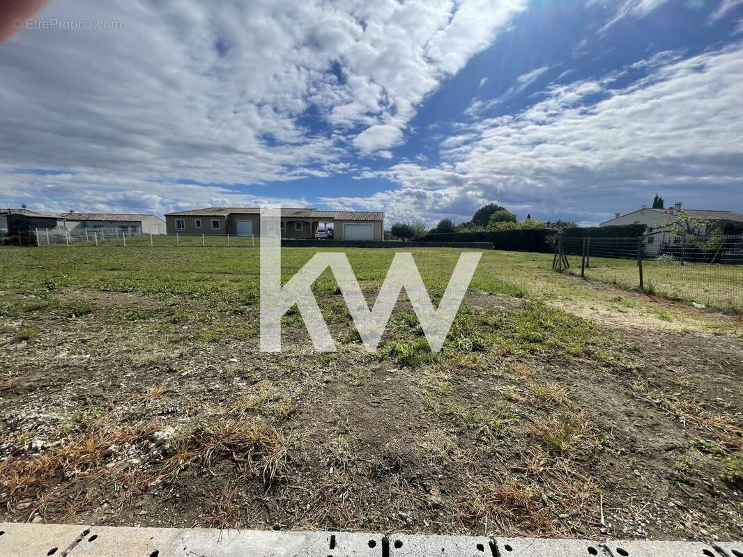 Terrain à VILLENEUVE-LES-MONTREAL