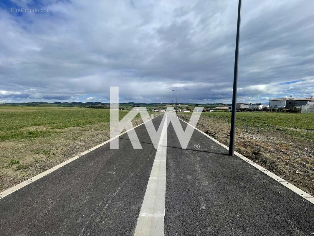 Terrain à VILLENEUVE-LES-MONTREAL