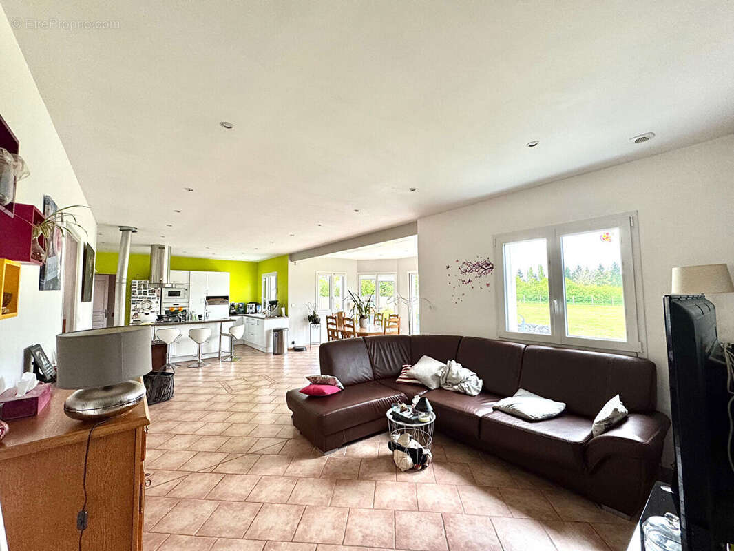 Maison à COURTEILLES