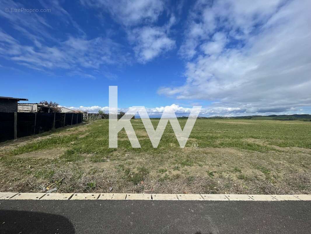 Terrain à VILLENEUVE-LES-MONTREAL