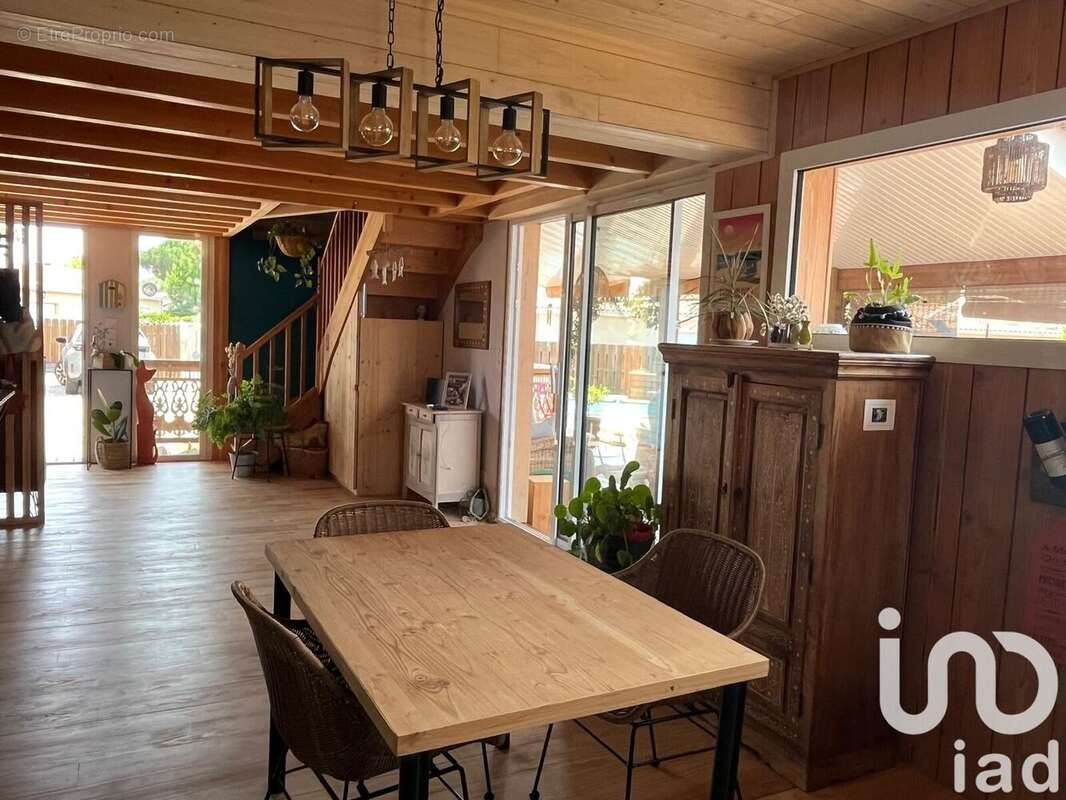 Photo 2 - Maison à VENDAYS-MONTALIVET