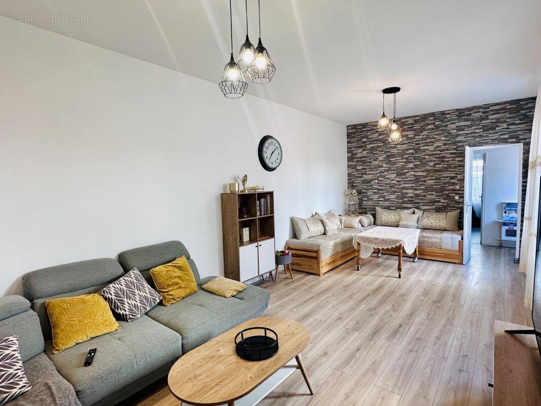 Maison à SAINT-VICTORET