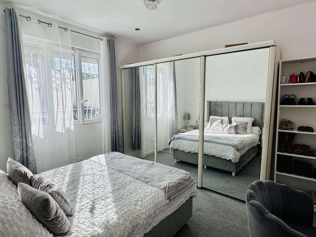 Maison à SAINT-VICTORET