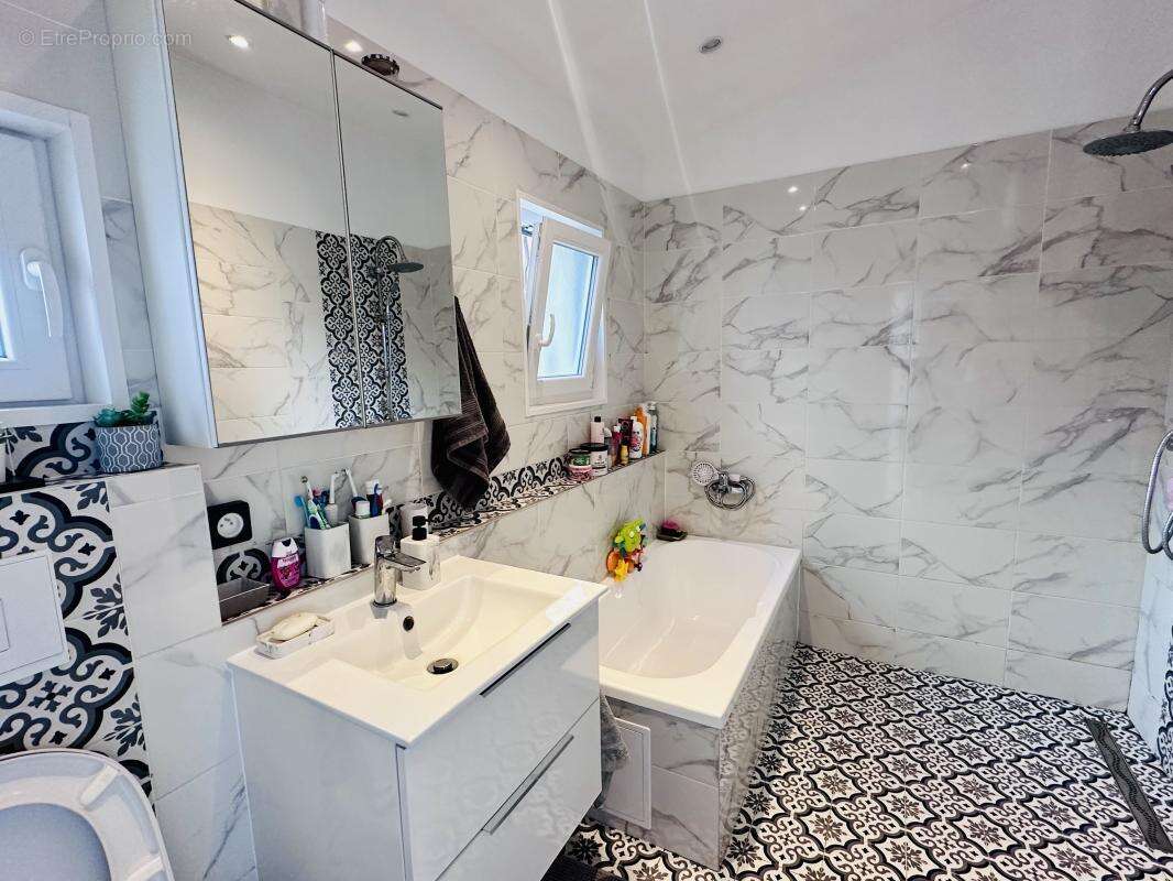 Maison à SAINT-VICTORET