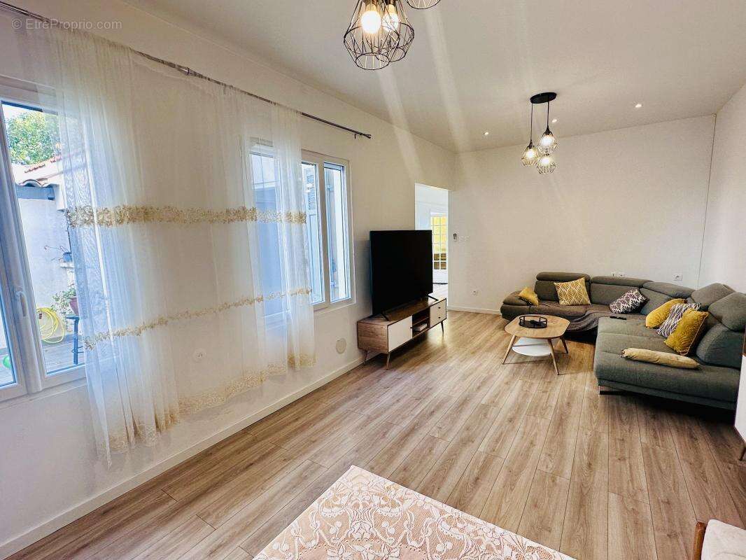 Maison à SAINT-VICTORET