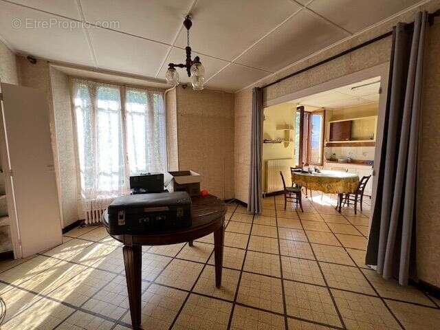 Maison à SAINT-ETIENNE-DE-CROSSEY