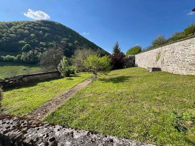 Maison à SAINT-ETIENNE-DE-CROSSEY