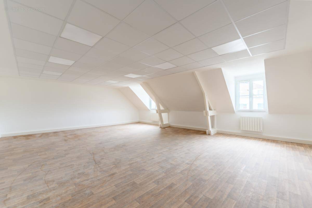 Commerce à LA FERTE-SOUS-JOUARRE