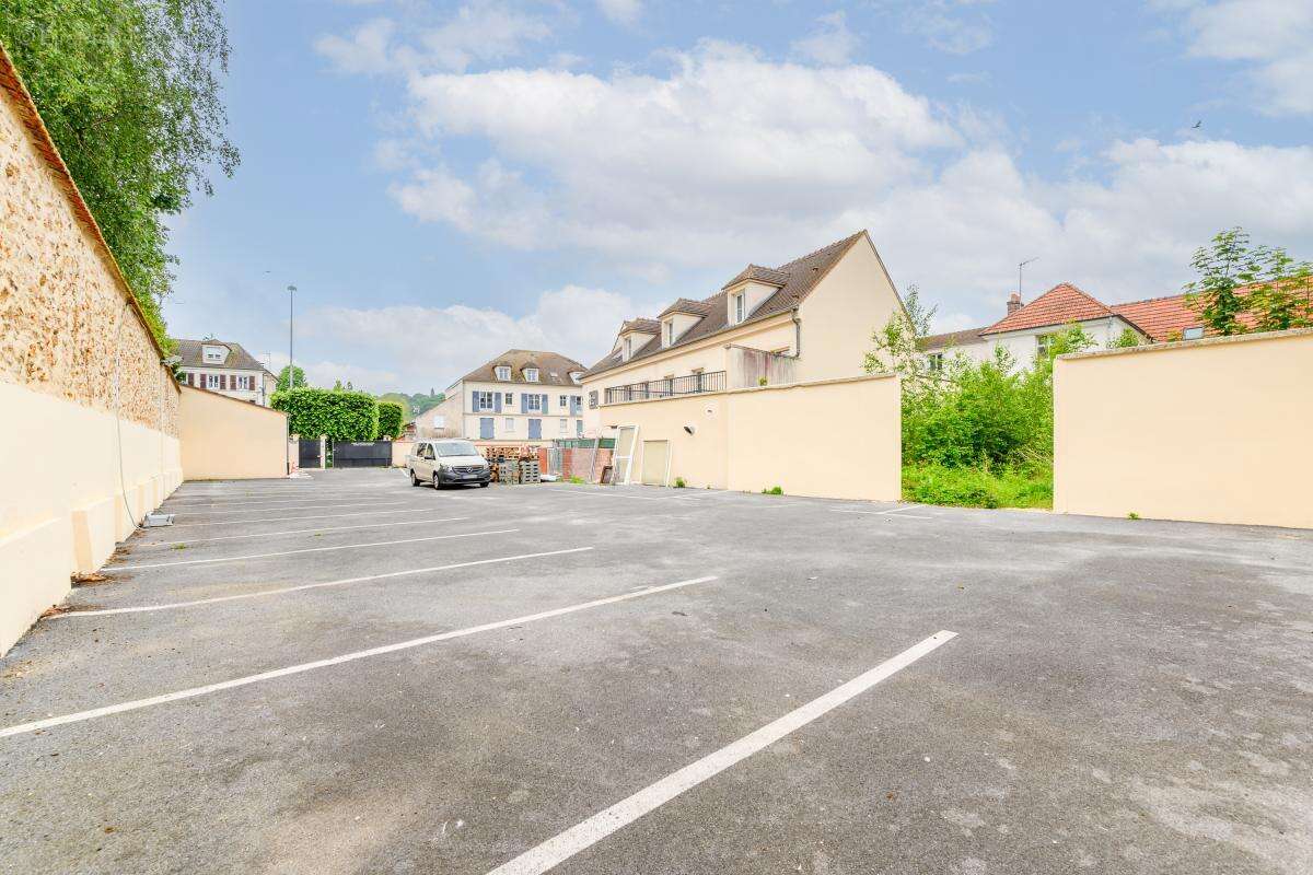 Commerce à LA FERTE-SOUS-JOUARRE