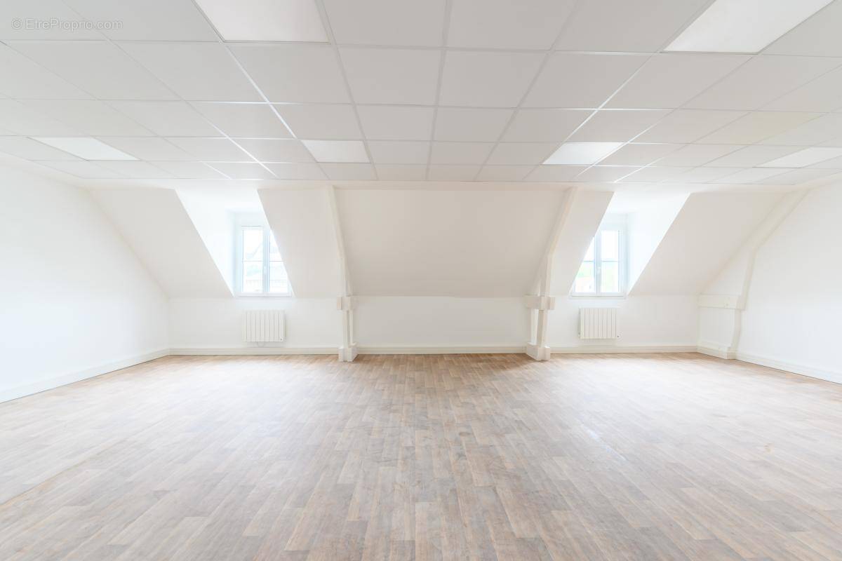 Commerce à LA FERTE-SOUS-JOUARRE