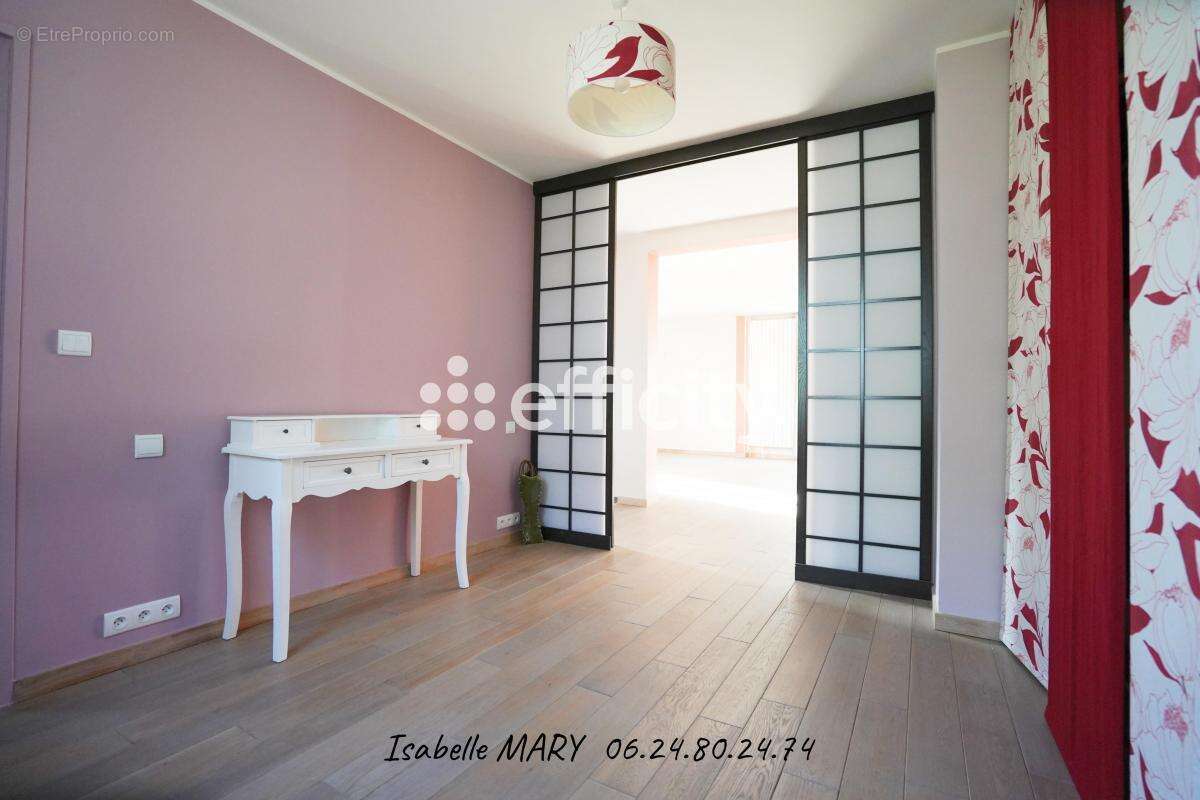 Appartement à L'HAY-LES-ROSES