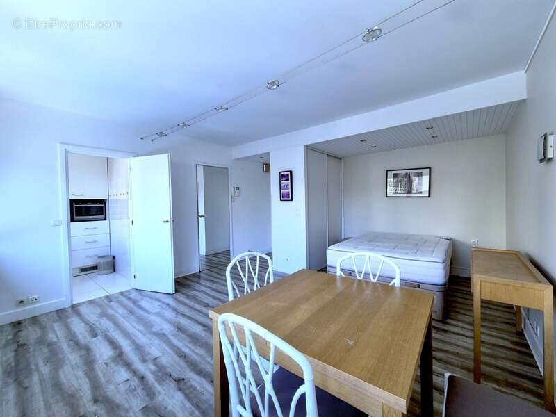 Appartement à COURBEVOIE