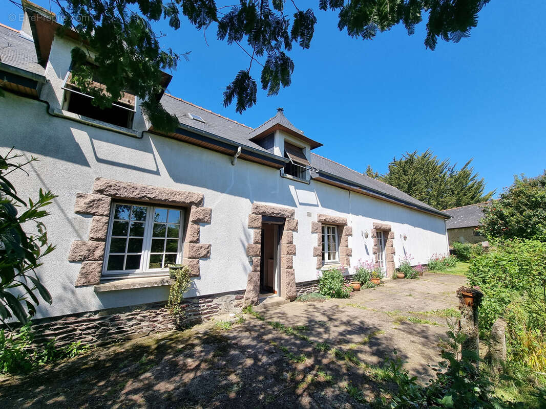 Maison à NOYAL-CHATILLON-SUR-SEICHE