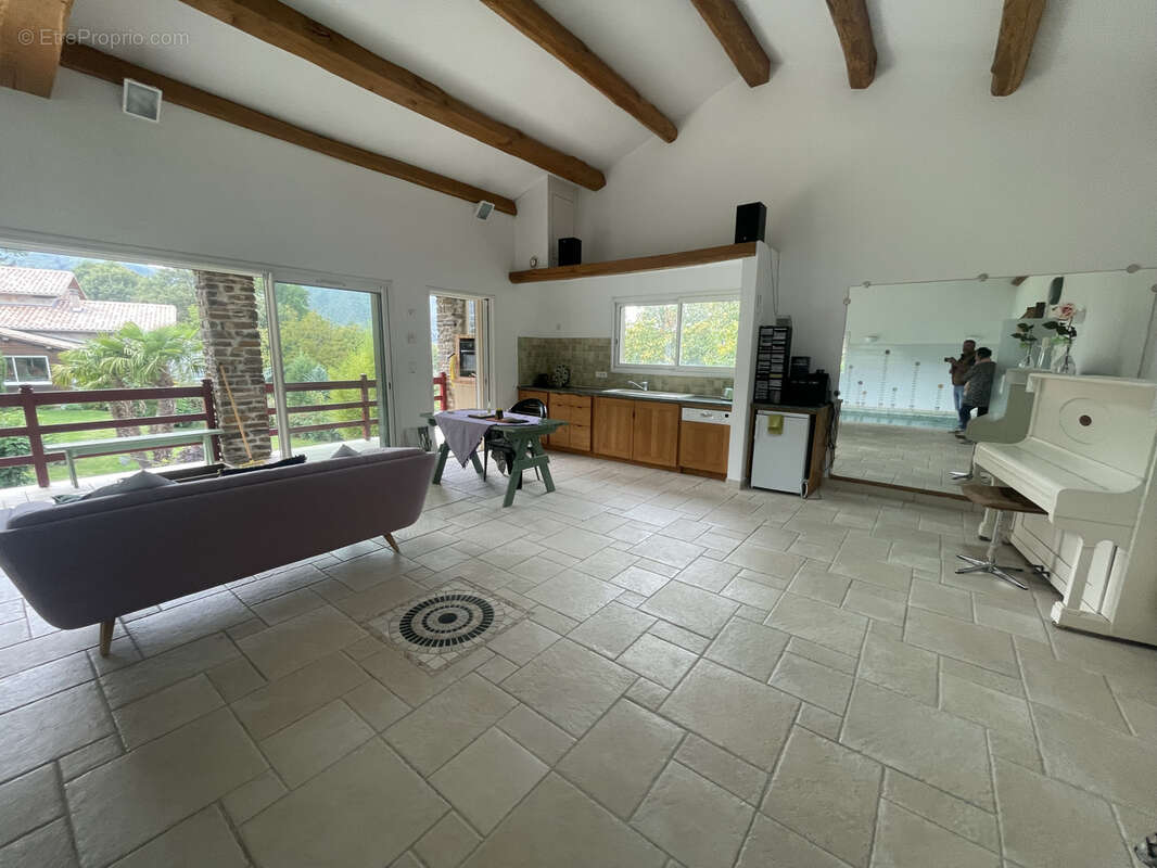 Maison à L&#039;ESTRECHURE