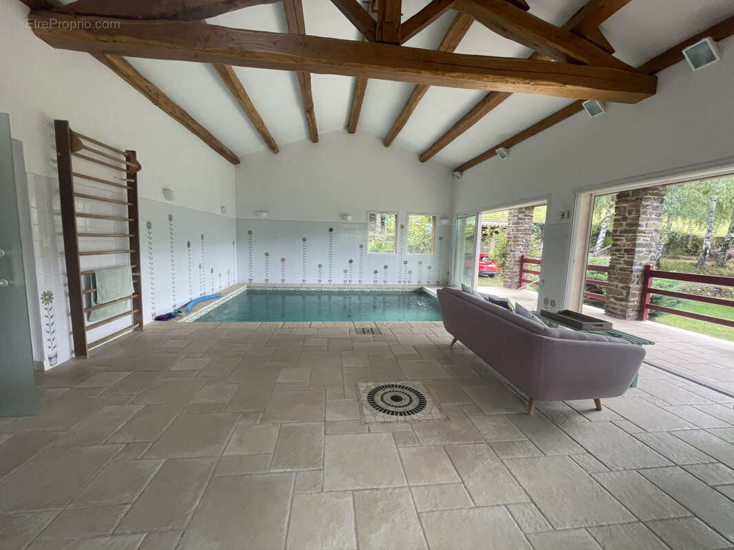 Maison à L&#039;ESTRECHURE