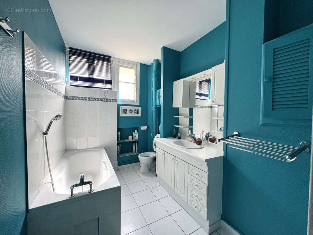 Appartement à COURBEVOIE