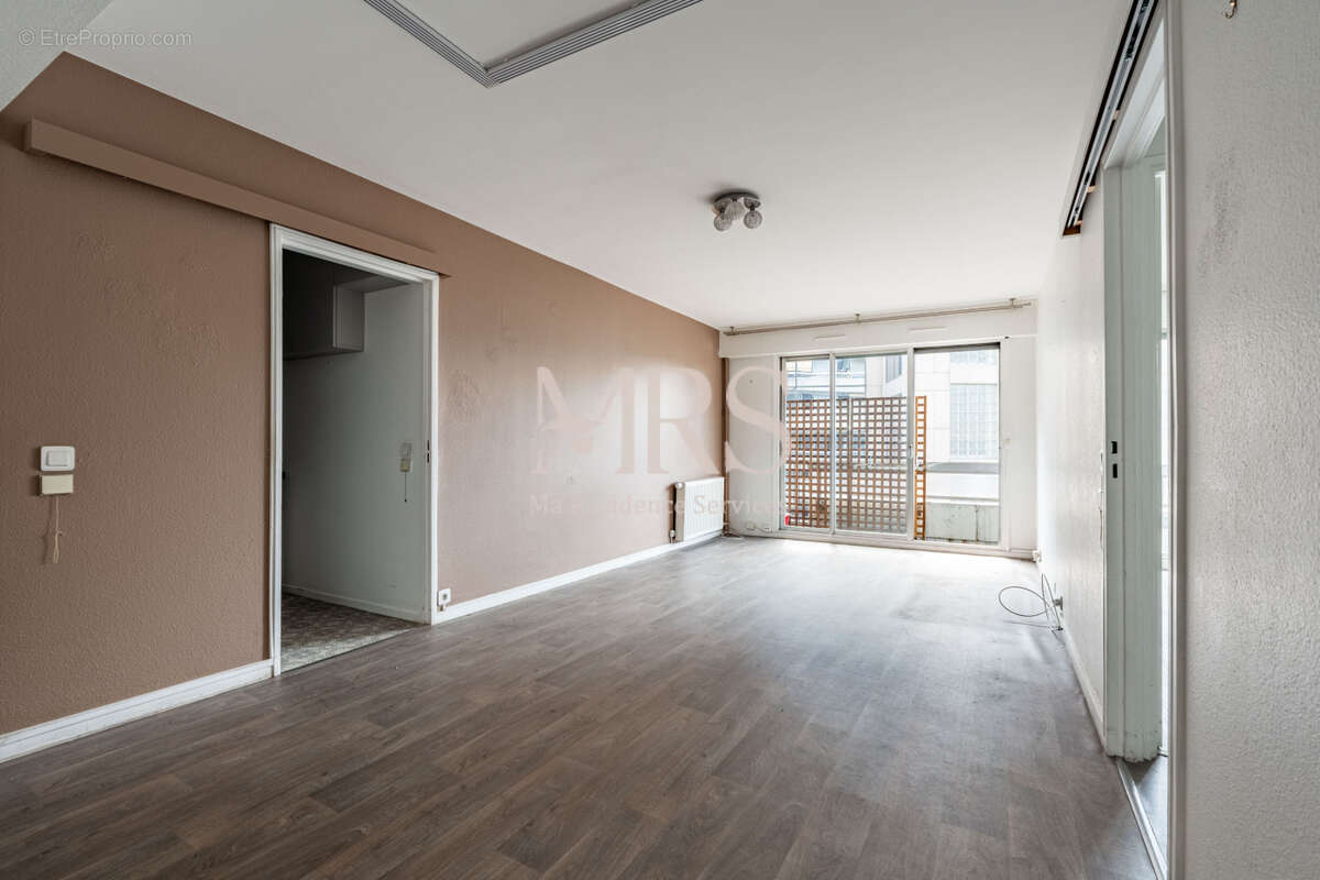 Appartement à PARIS-15E