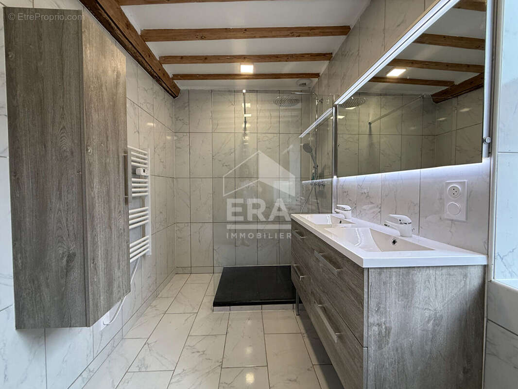 Maison à COLLEVILLE-MONTGOMERY