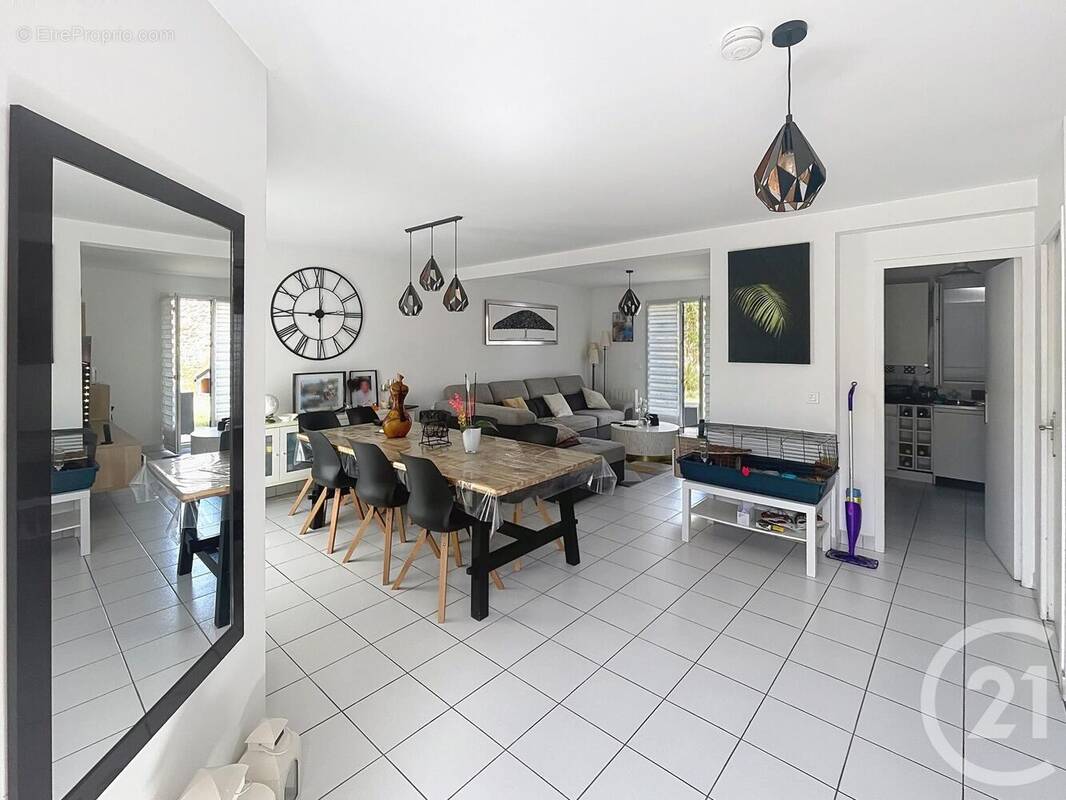 Maison à VAUX-LE-PENIL