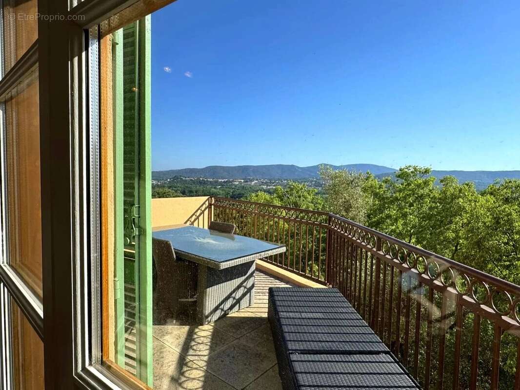 Appartement à GRIMAUD