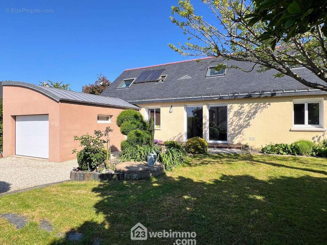 Belle maison familiale de 138 m² habitables... - Maison à MONTREUIL-JUIGNE