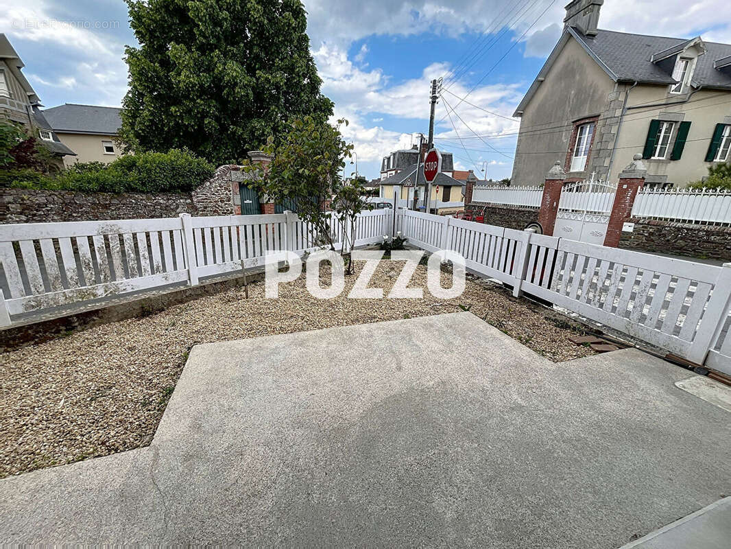 Maison à SAINT-PAIR-SUR-MER