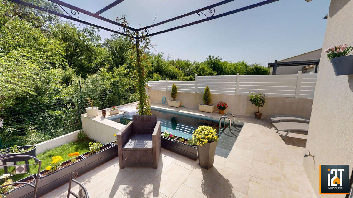 Maison à LA CALMETTE