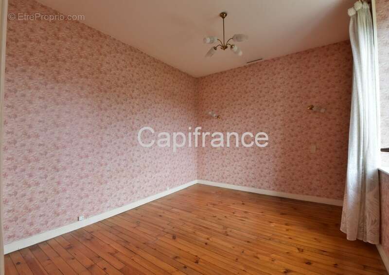 Maison à LE PEAGE-DE-ROUSSILLON