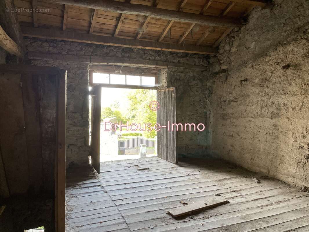 Maison à SAINT-PIERRE-DU-CHAMP