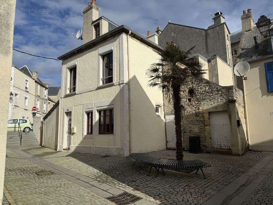 Maison à PORT-EN-BESSIN-HUPPAIN