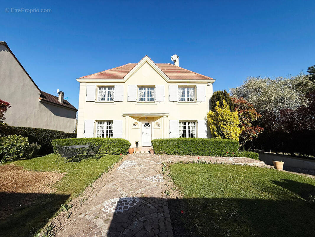 Maison à BRIE-COMTE-ROBERT