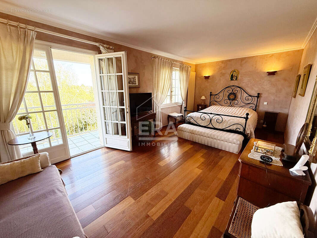 Maison à BRIE-COMTE-ROBERT