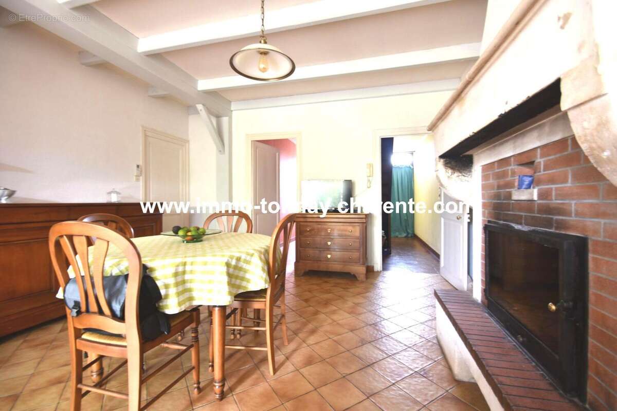 Maison à TONNAY-CHARENTE