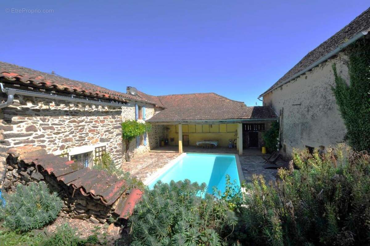 Maison à MIRANDOL-BOURGNOUNAC