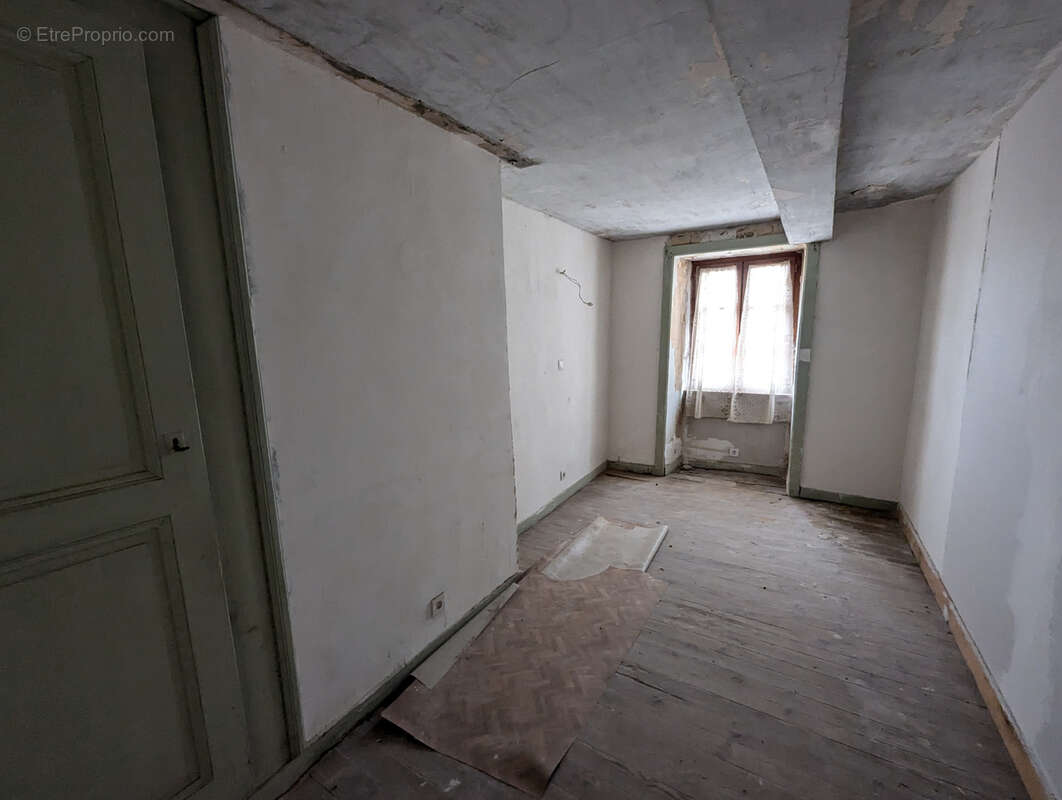 Maison à SAINT-JUST-EN-CHEVALET