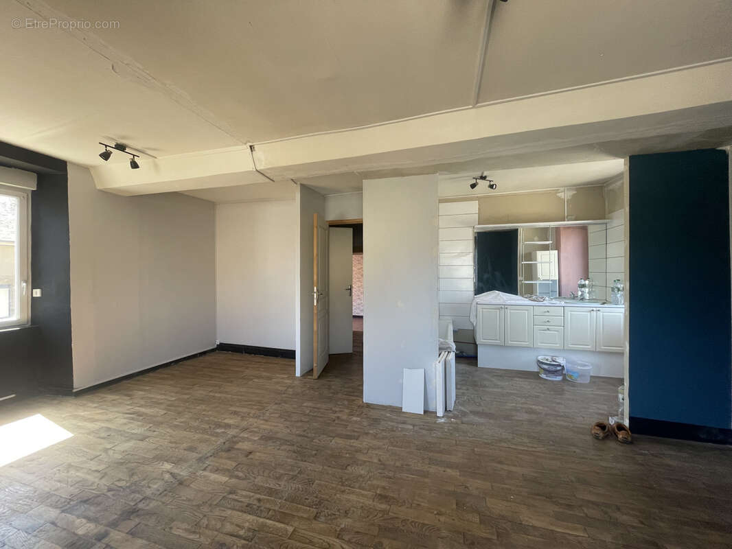 Maison à CHATILLON-SUR-COLMONT